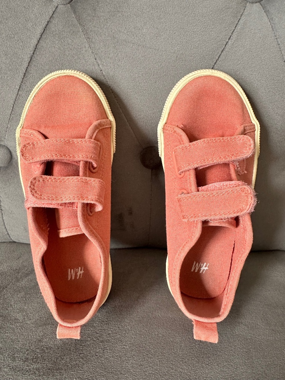 H&M girl sneakers 4-6 y.